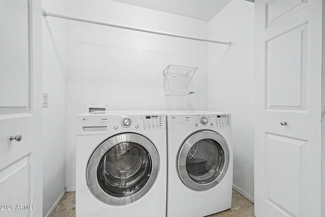 Building Photo - 933 N 94th Pl