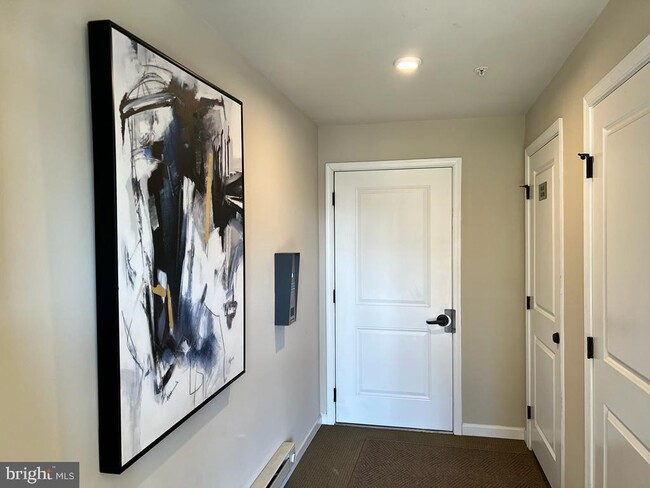 Building Photo - 5733 Meadowood St