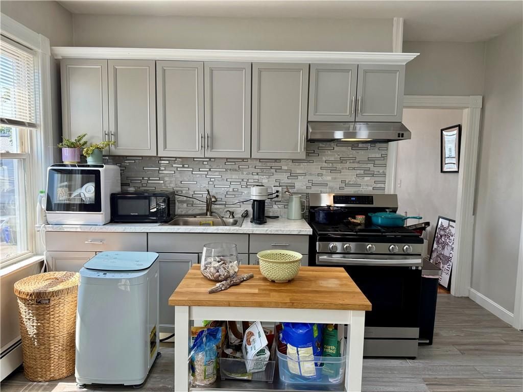 Building Photo - 57 Robin St