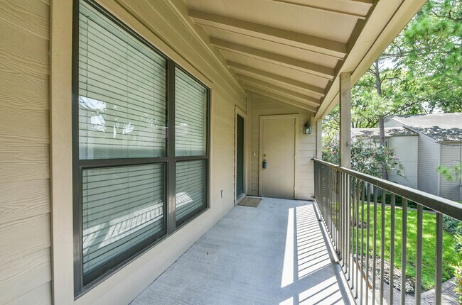 Building Photo - 1100 Augusta Dr