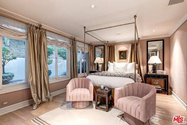 Building Photo - 2353 Bowmont Dr