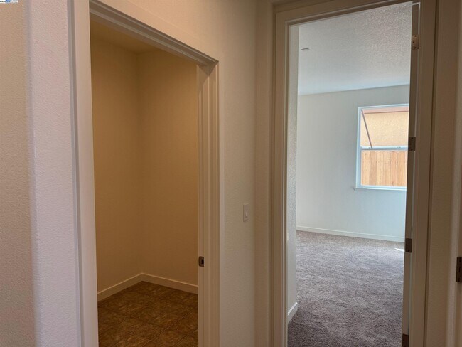Building Photo - 4671 Irma Dr