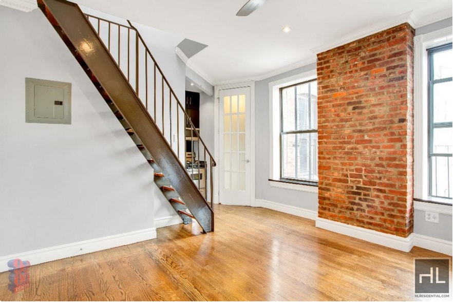 Building Photo - MOTT ST.