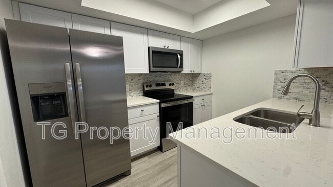 Primary Photo - 8342 Century Point Dr N