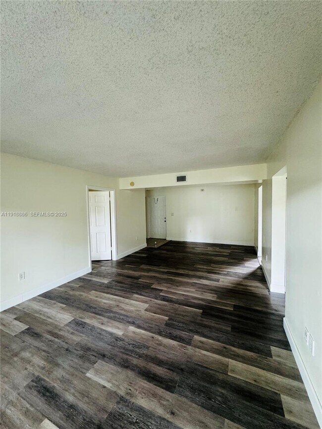 Building Photo - 701 N Pine Island Rd