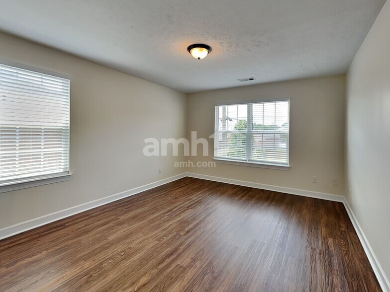 Building Photo - 6457 Sunnywood Dr