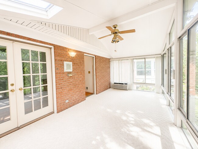 Building Photo - 9205 Whitegate Ct