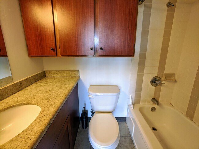 Building Photo - Golf Course, DH View 2 BR / 2 Bath w/2 Assigned Parking @ Fairway House