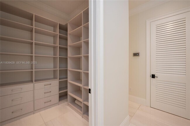 Building Photo - 680 Destacada Ave