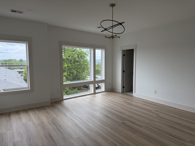Building Photo - 105 Hart Ln