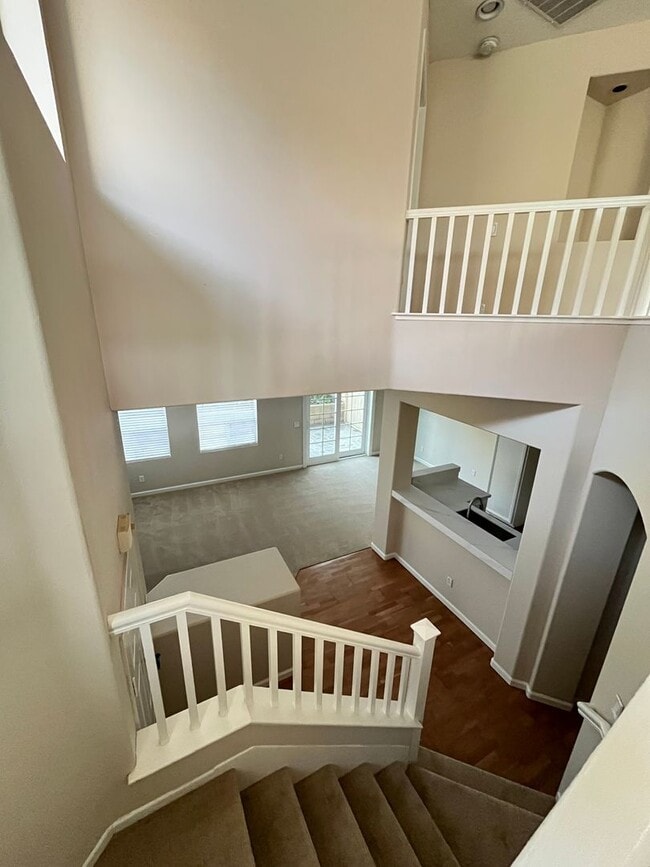 Building Photo - LOVELY 2 STORY DETACHED HOME WITH LARGE LOFT, DIRECT ACCESS 2 CAR GARAGE