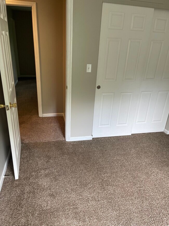 Building Photo - 6320 E Miami River Rd