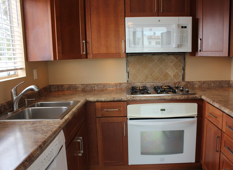Building Photo - 227 La Paloma