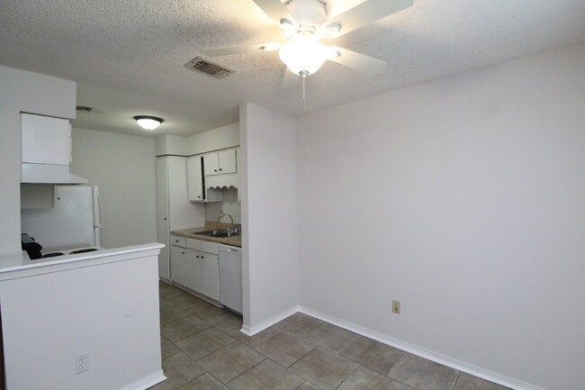 Building Photo - Move-In Ready! Updated 2BR/2BA in NE Pensa...