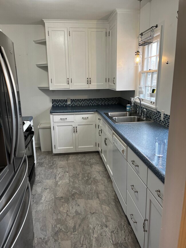 Building Photo - 1119 Van Buren Ave