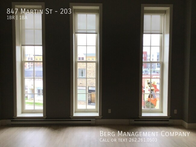 Building Photo - 847 Martin St