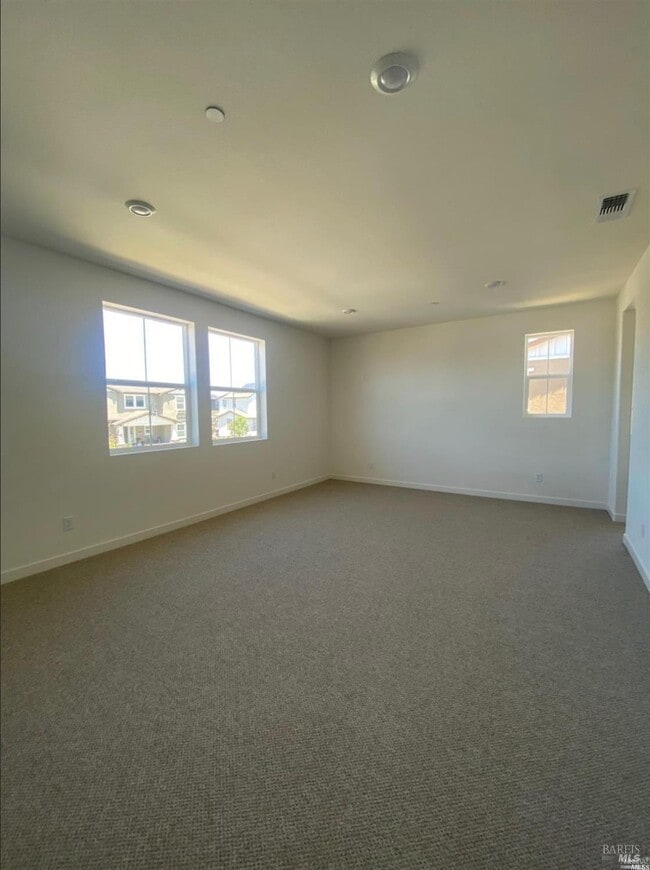 Building Photo - 2408 Lake Club Dr