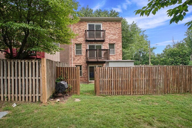 Building Photo - 5128 Cliffhaven Dr