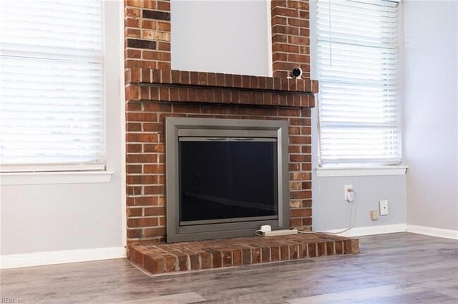 Building Photo - 1545 Lakeport Ct