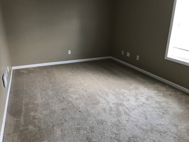 Building Photo - 2489 1st Ave