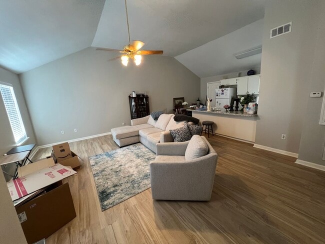 Building Photo - Updated 2 bed 2 bath in Shiloh Subdivision!