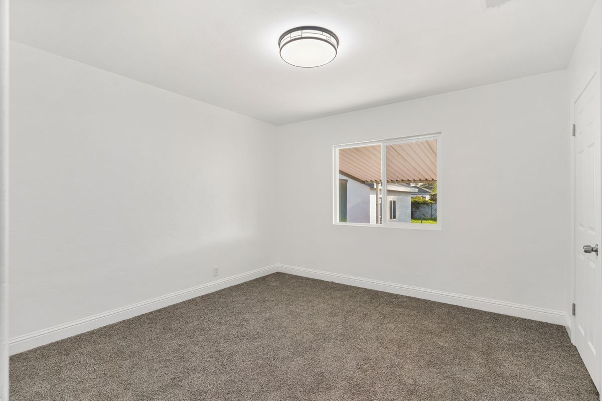 Building Photo - 301 10th St