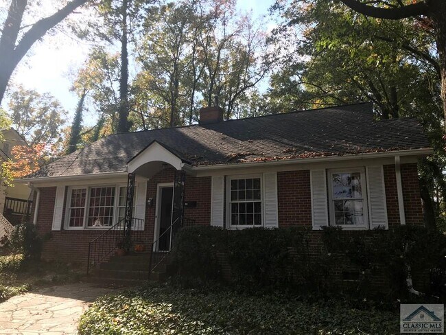 Building Photo - 180 Pinecrest Dr