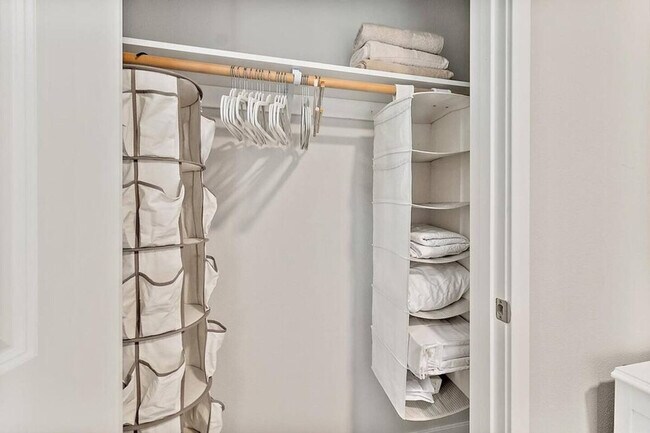 Building Photo - 704 E Wright Ave