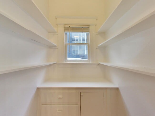 Building Photo - 617 Natoma St
