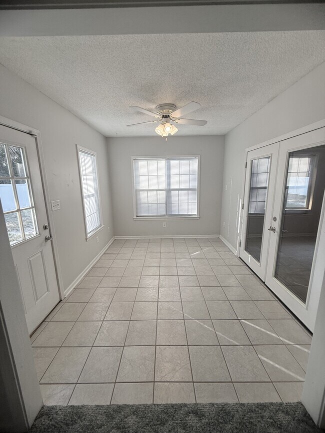 Building Photo - 1132 Lancelot Ln