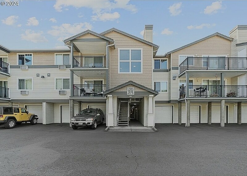 Building Photo - 720 NW 185th Ave