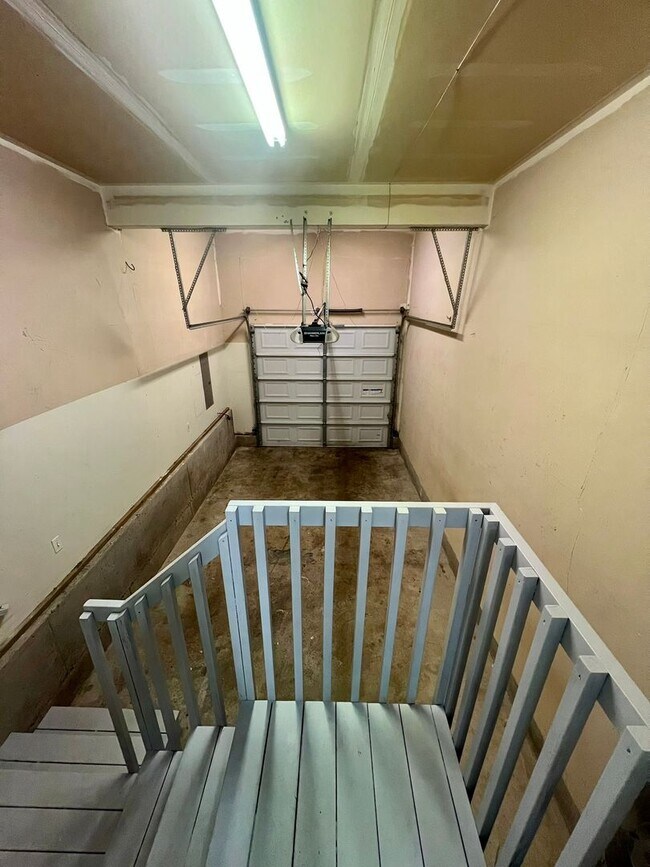 Building Photo - Rent Reduction; MOVE IN SPECIAL; Pet Frien...