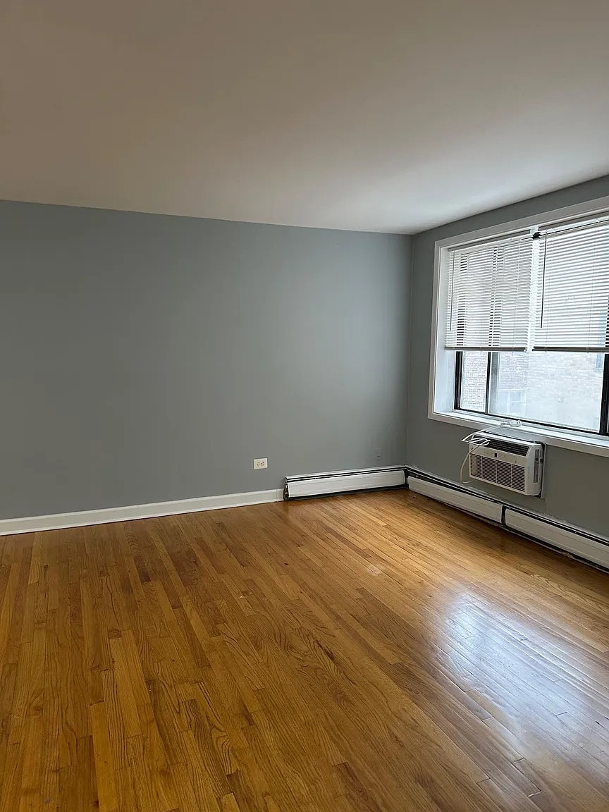 Building Photo - 1523 W Morse Ave