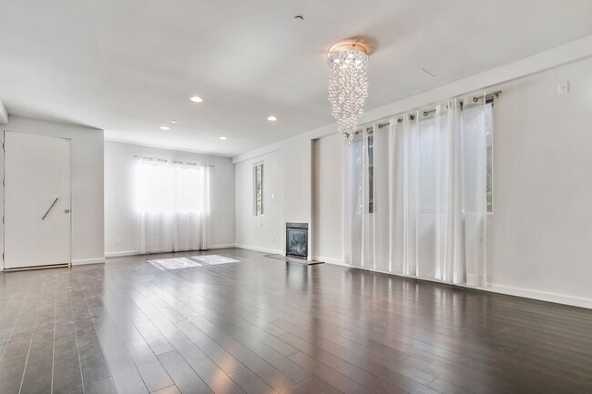 south view of the living and dinning area - 8725 Lookout Mountain Ave