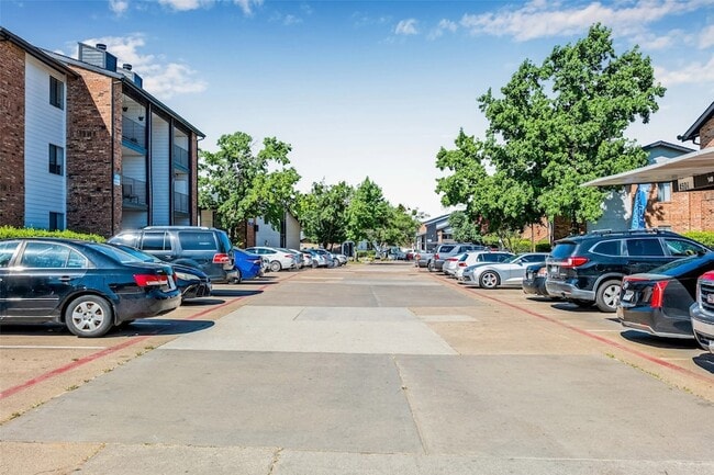 Building Photo - 4600 W Pioneer Dr