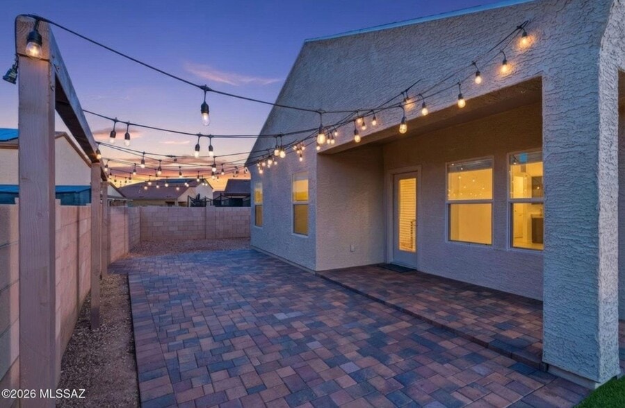 Building Photo - 2557 East Calle Joya de Ventura
