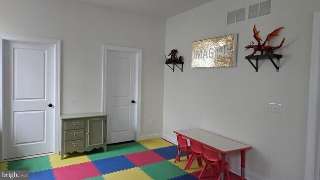 Building Photo - 6493 Fox Glove Ln