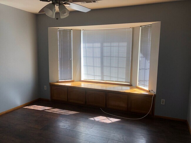 Building Photo - COMING SOON! APPLE VALLEY DESERT KNOLLS 4 ...