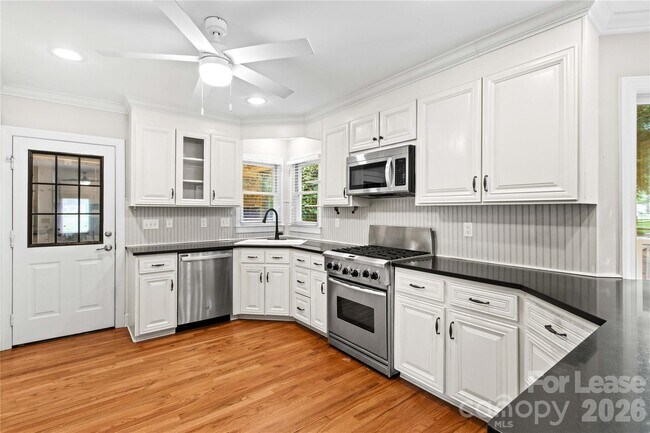 Building Photo - 9033 Pennyhill Dr