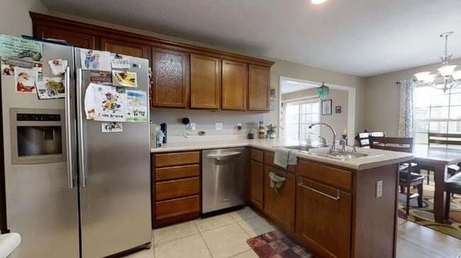 Building Photo - 206 Gentian St