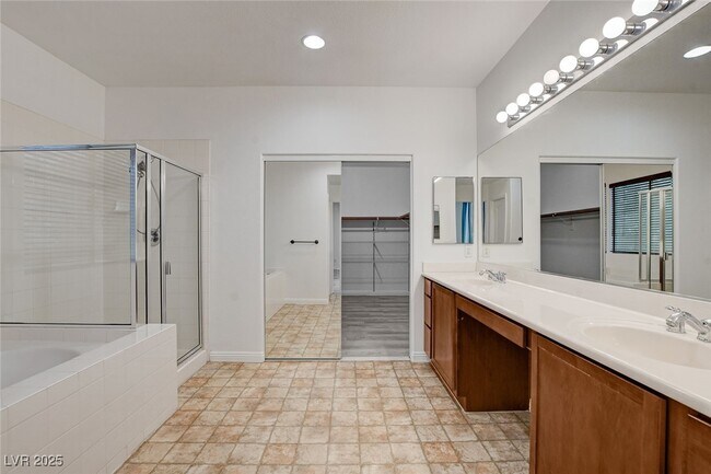 Building Photo - 8125 Chestnut Hollow Ave