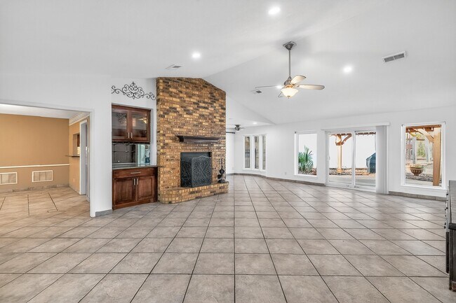 Building Photo - 127 Sagewood Dr