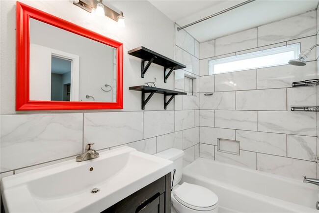 Building Photo - 8700 Soho Dr