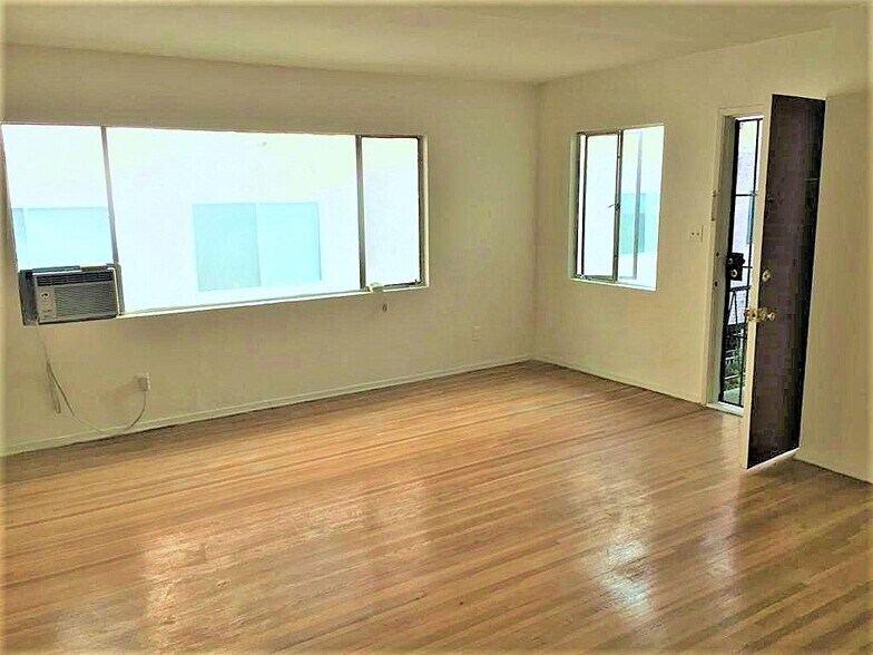 Building Photo - 838 Hayworth Ave