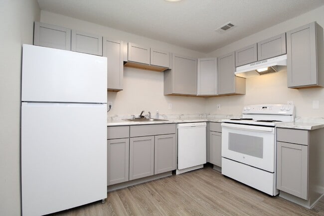 Building Photo - Updated 3/2 Brick Duplex in Northwest Pens...