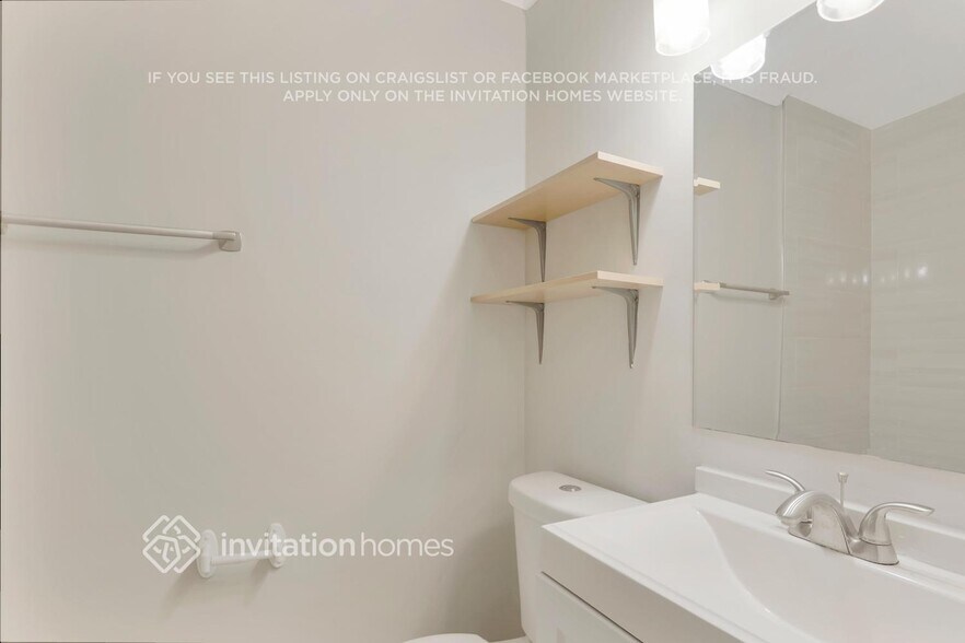 Building Photo - 2805 Mitchell Dr