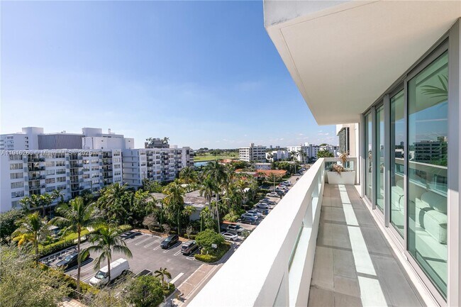 Building Photo - 1025 92nd St