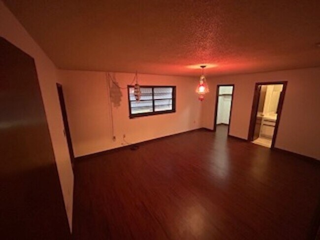 Building Photo - Spacious 3-Bedroom Home with Fenced Yard &...