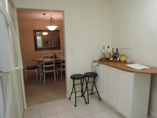 Building Photo - 1209 S Lakes End Dr