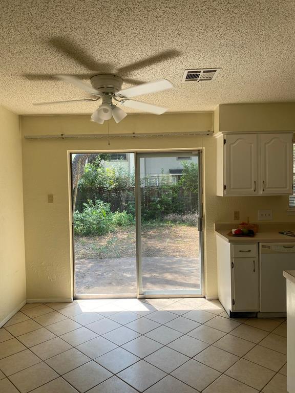 Building Photo - 12302 Double Tree Ln